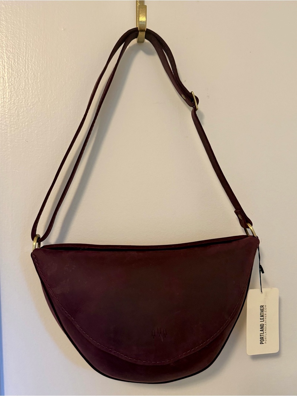 Portland Leather Medium Koala Sling Bag in Larkspur